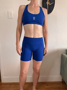 Blue Performance Sports Bra & Bike Shorts Set - Women's Activewear